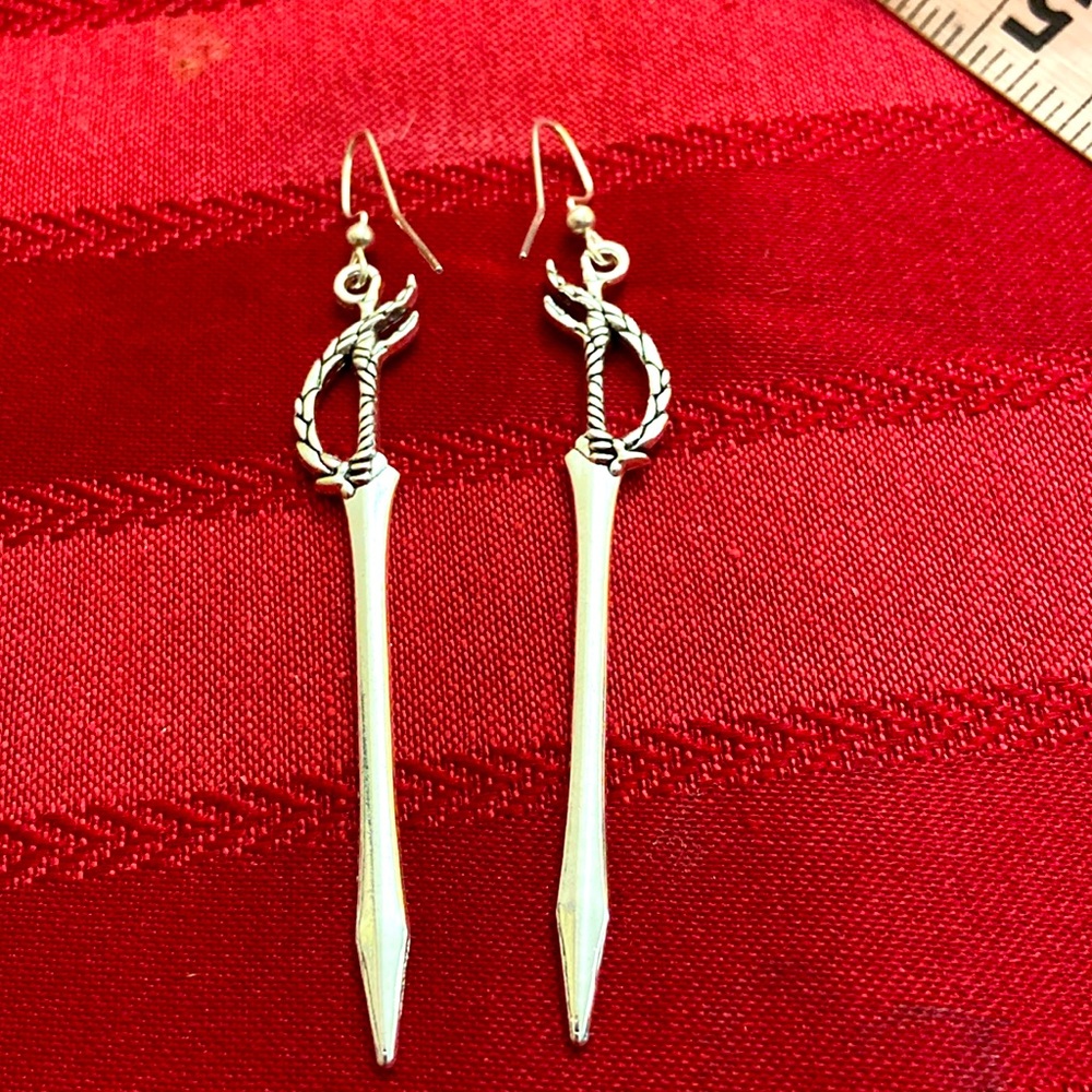 5/$10❤️❤️❤️NEW TIBETAN SILVER SWORD WEAPON DANGLING EARRINGS BY ALYCE RANCOUR